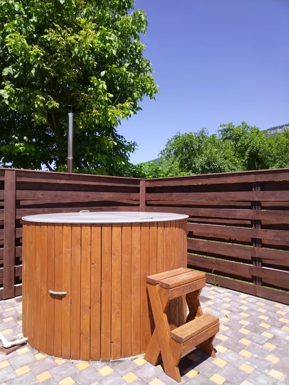 Домик с камином в горах