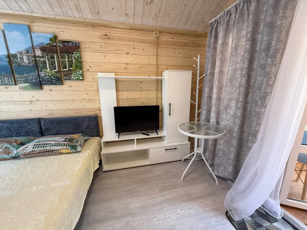 Уютный домик в горах недалеко от моря