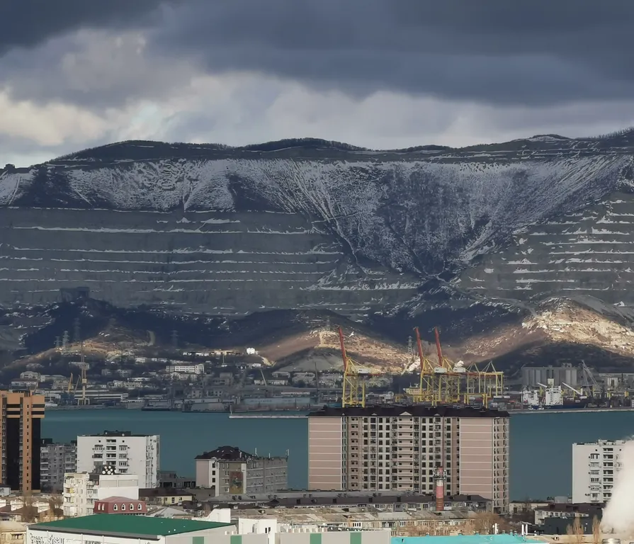 Уютная студия с боковым видом на море