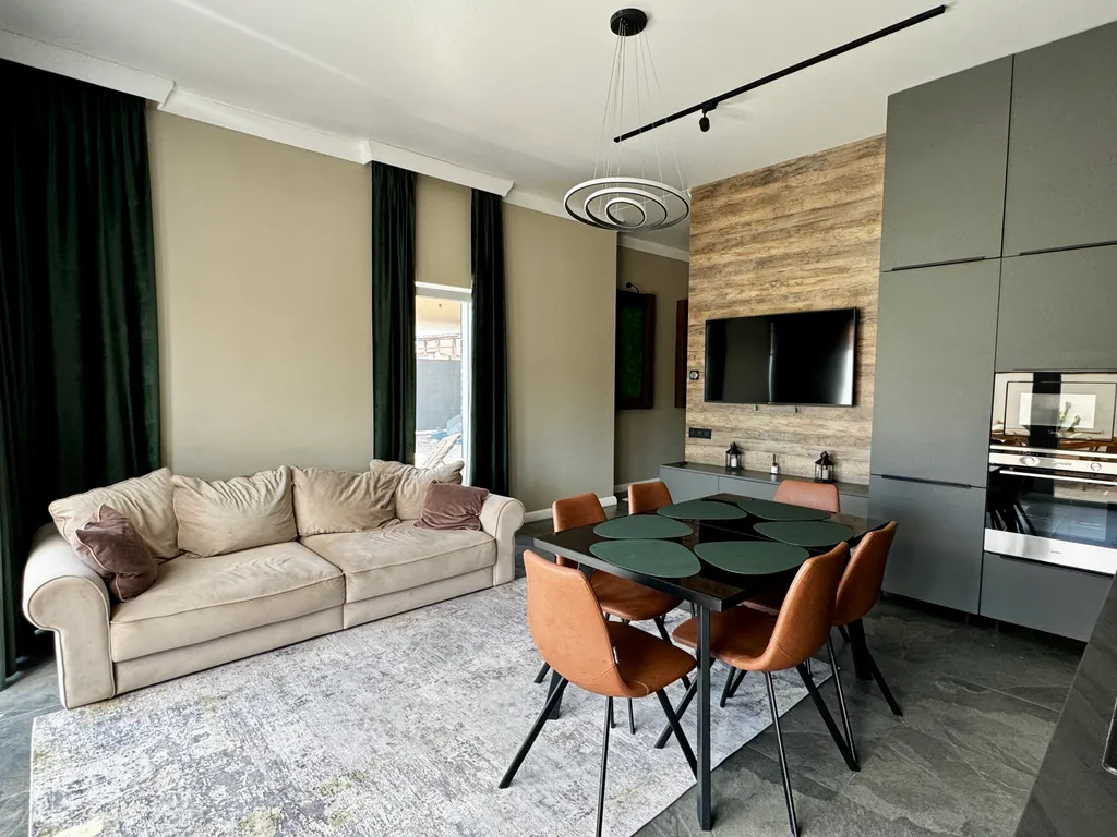 Дом в тихом месте, со своим минипляжем