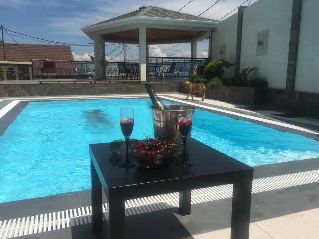 Коттедж Дом с бассейном, баней и видом на море — аренда посуточно в Новороссийск