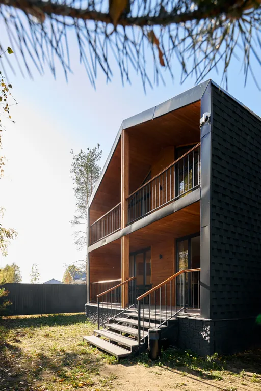 Уютный двухэтажный дом