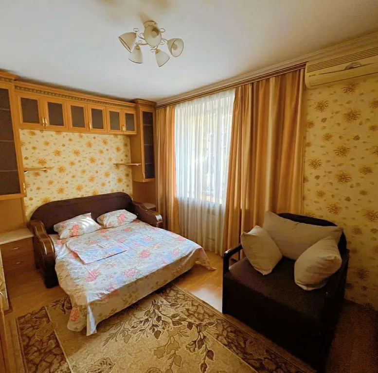 Квартира в центе города и рядом с морем — аренда посуточно в Алушта