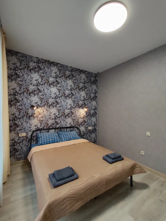 Двухкомнатная двухэтажная квартира в центре города