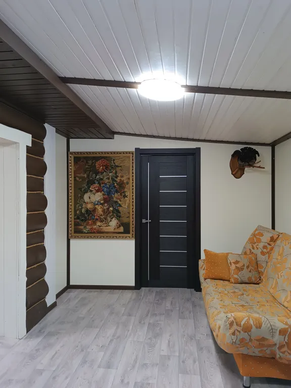 Уютный домик у реки