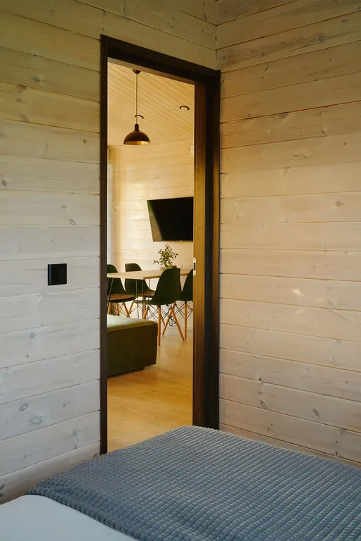 Уютный дом на берегу озера