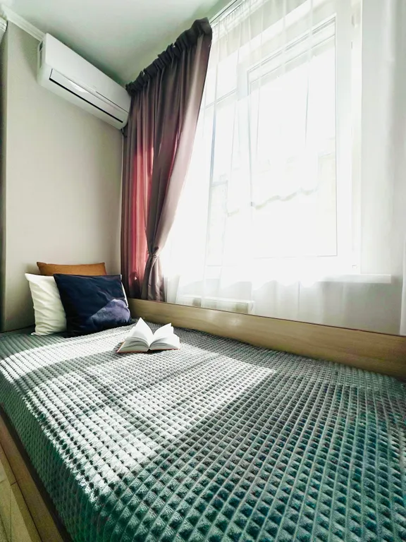 Студия для троих