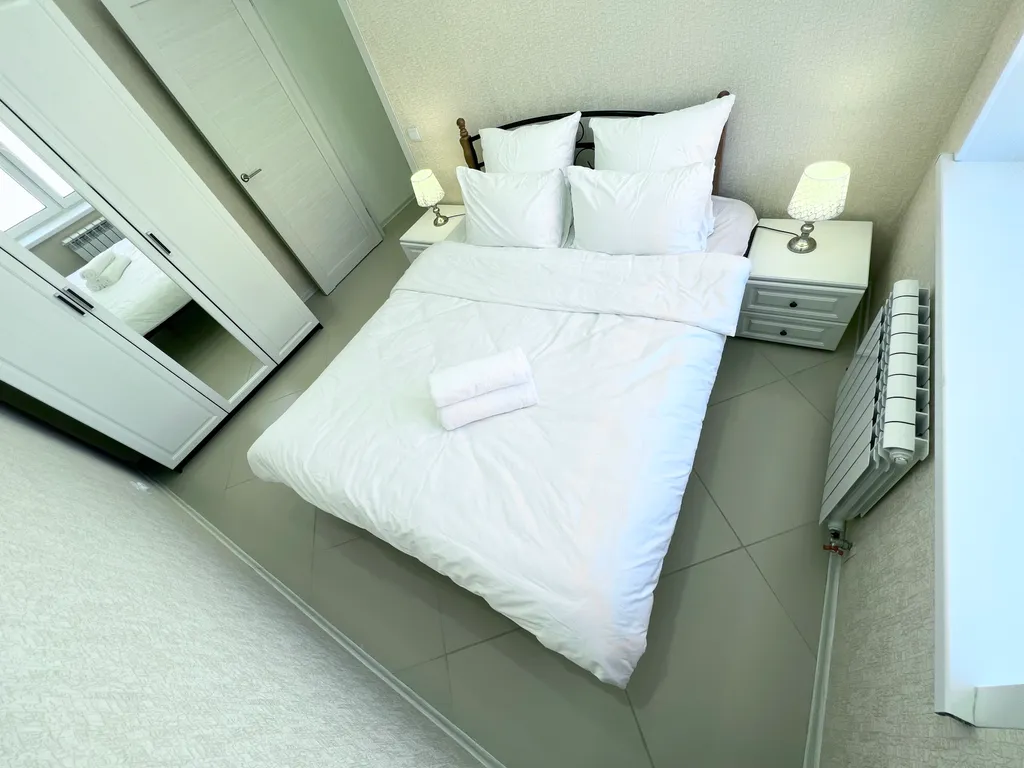 Комфортабельная 2-к квартира в новом доме в центре города