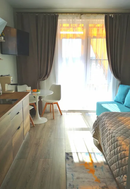 Студия комфорт с видом на горы и бассейнами во дворе