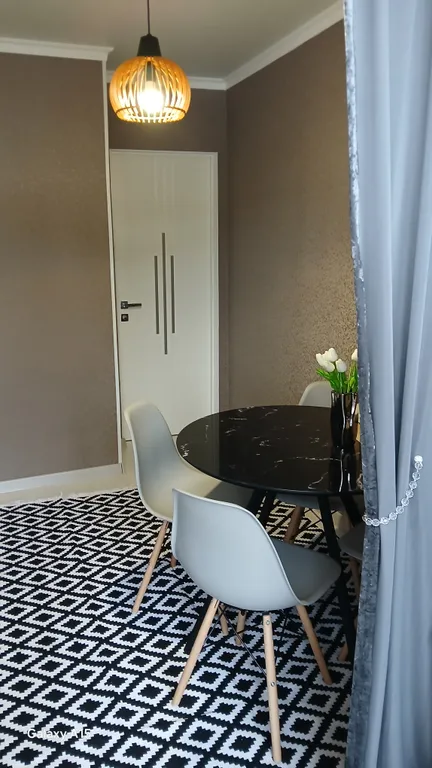 "Квартира в центре города с видом на горы"