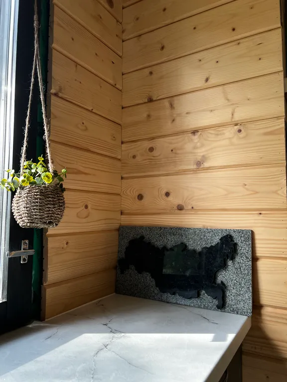 Стильный дом на берегу Ладожского озера с панорамным видом