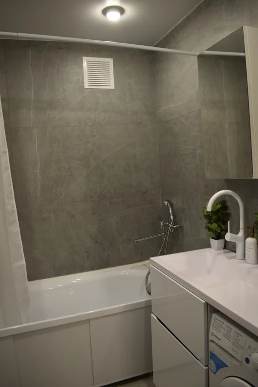 Новая дизайнерская квартира с новым ремонтом и мебелью