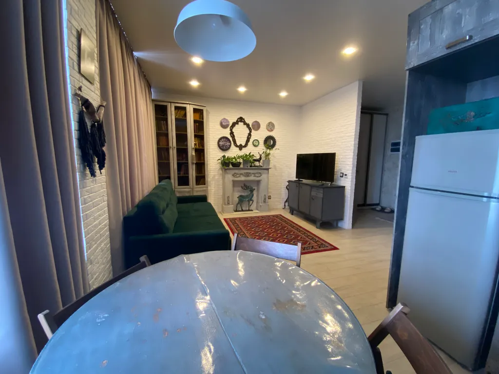 Уютная квартира около зоопарка с видом на пруд