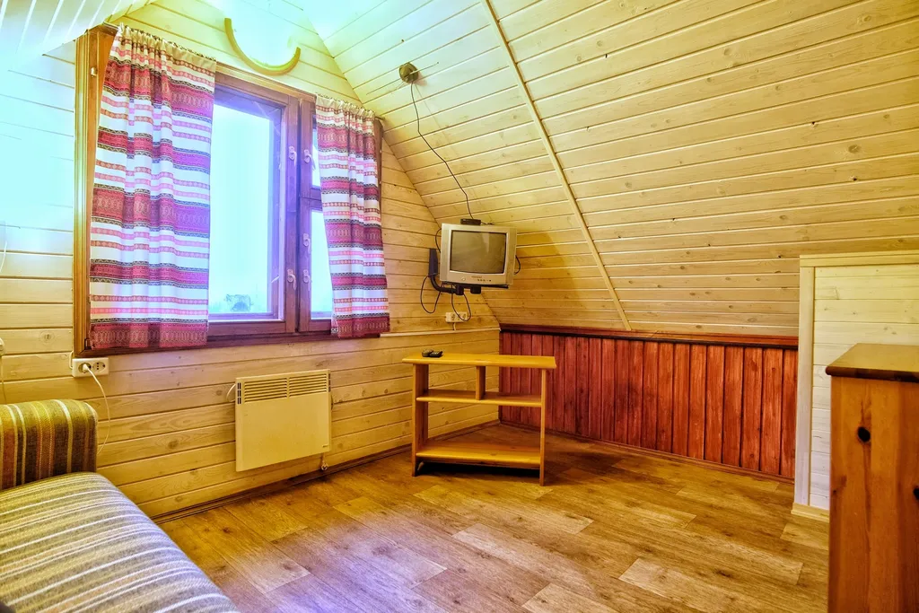 Шестиместный коттедж с тремя спальнями на берегу озера Селигер