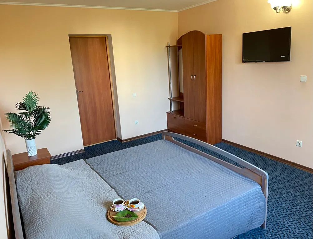 Просторный 4-х местный номер с двумя спальнями на 1-й линии