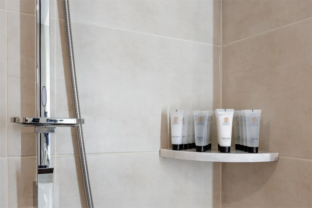 Джуниор Сюит