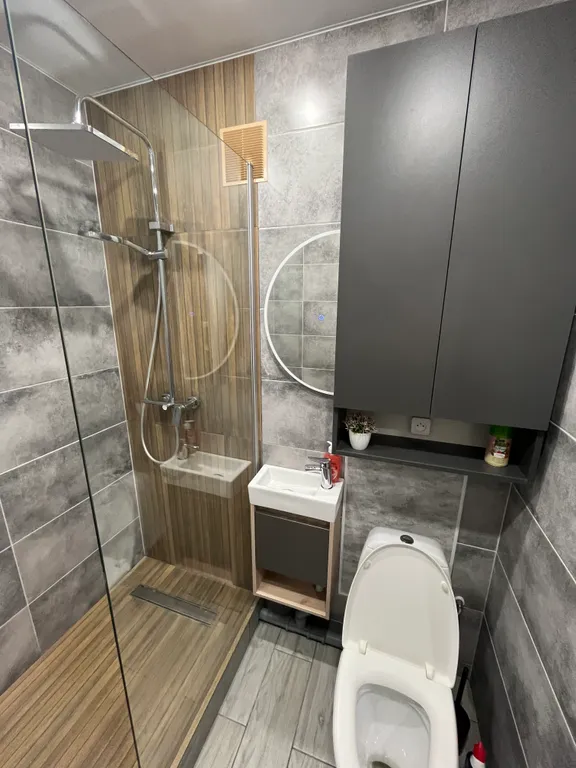 Студия в центре с дизайнерским ремонтом и балконом Город в городе