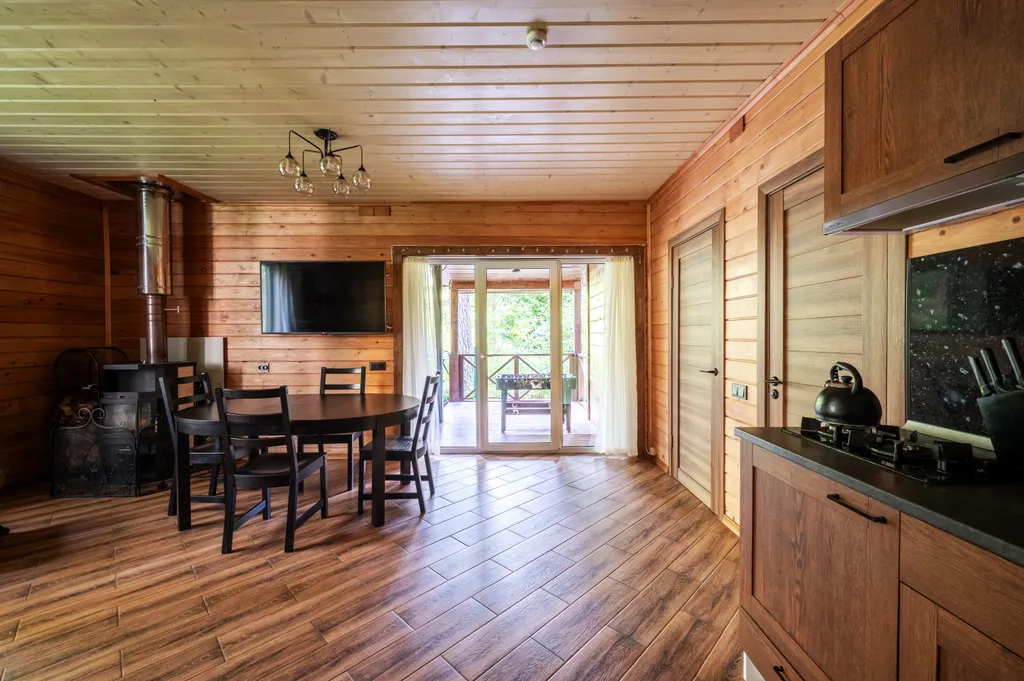 Комфортабельный коттедж с сауной на берегу водоема