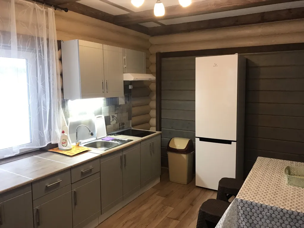 Большой дом у леса