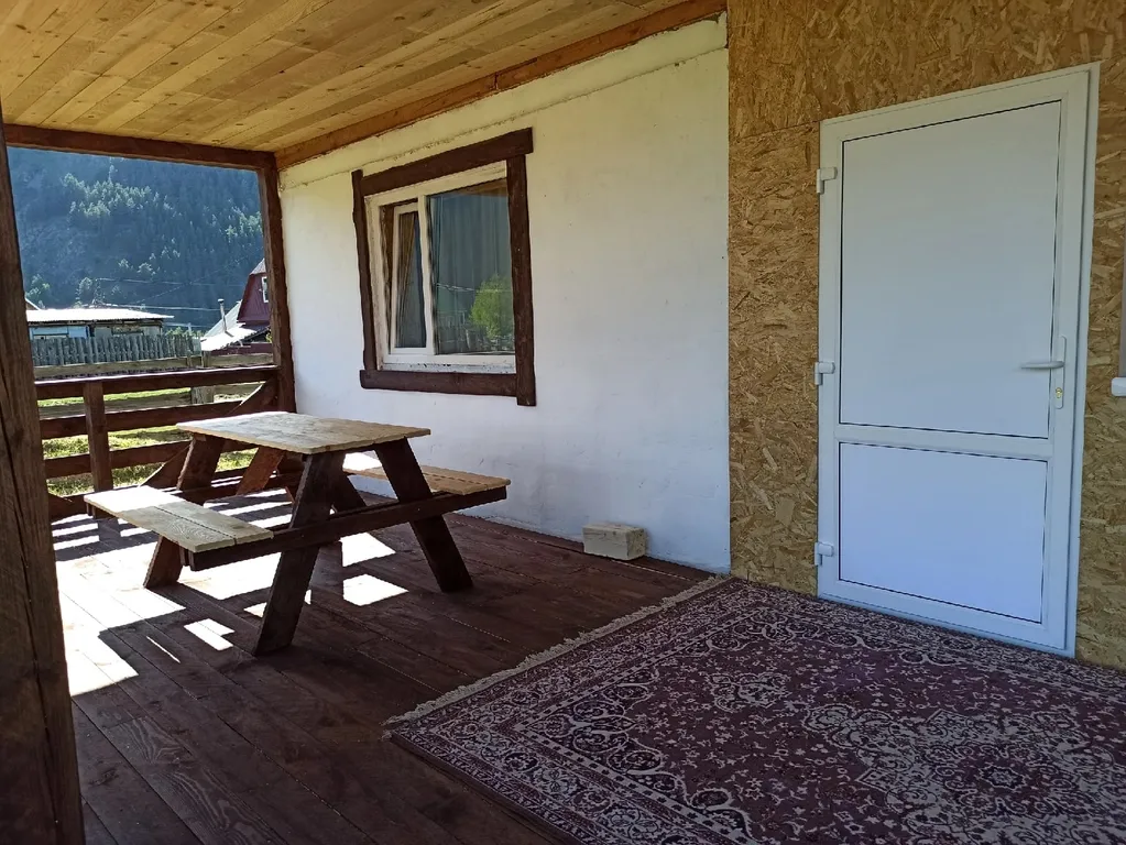 Коттедж Благоустроенный номер №1 с большой террасой — аренда посуточно в Чемал