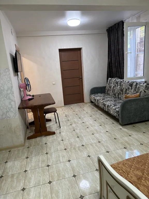 Студия в тихом районе, без комиссии, без животных