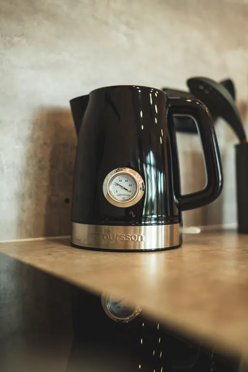 Уютный дом на берегу озера