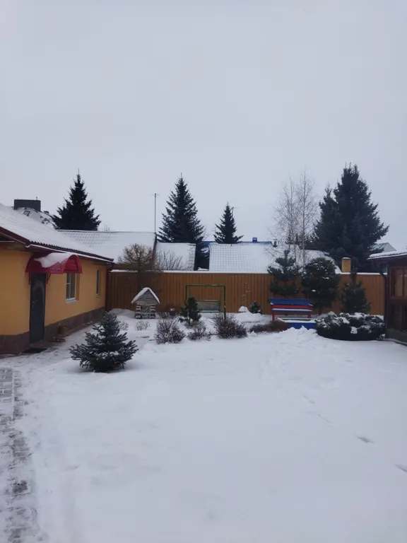 Небольшой уютный дом на спокойной улице