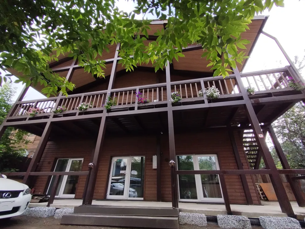 Четырёхместный стандарт с  широкими кроватями на двух уровнях