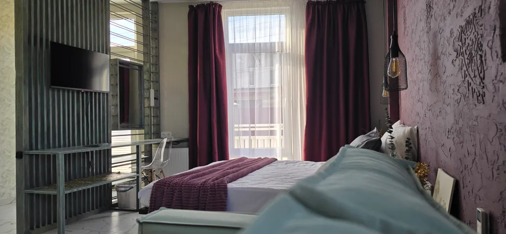 Студия вино с террасой, джакузи и видом на море, горы и виноградники