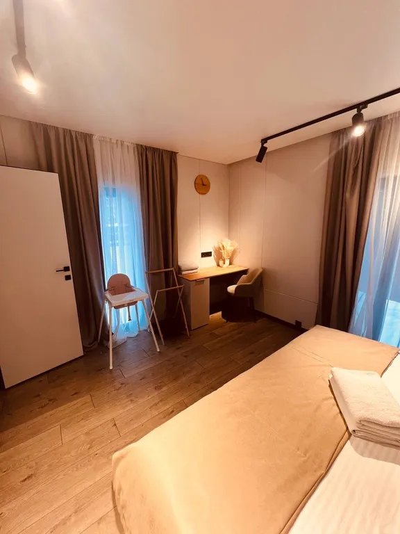 Новый стильный дом с купелью и сауной