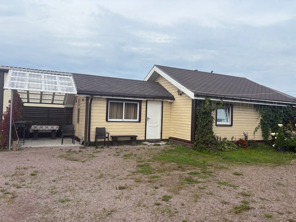 Дом с баней у озера