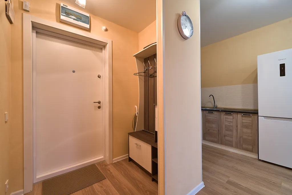 Уютная евродвушка с кроватью и диваном