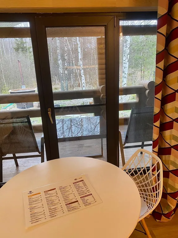 Домик с видом на лес