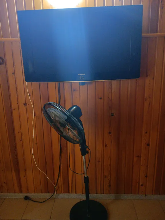 Двухкомнатный номер с балконом и видом на море в 20 метрах от него