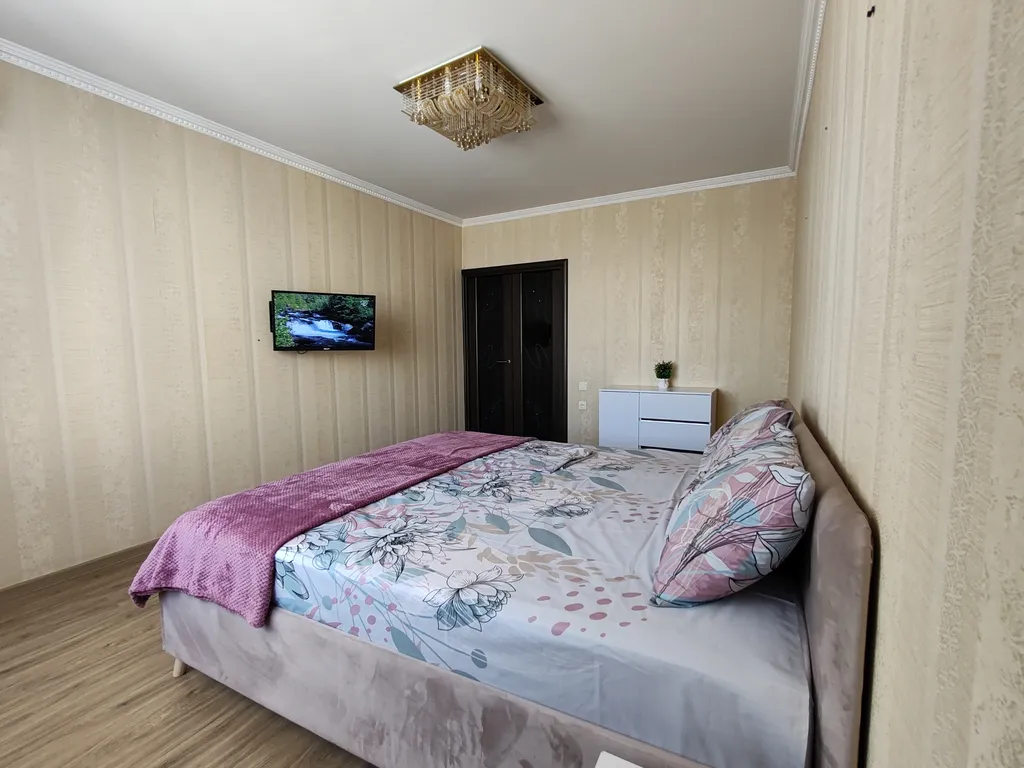 Евротрешка возле ТЦ Кит