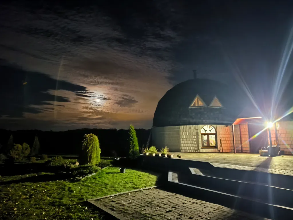 Купольный дом на домашней ферме