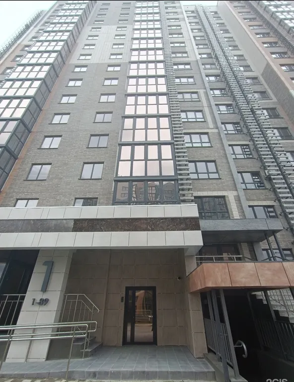 Новая квартира с видом на бухту, Маркхотскийй хребет и гору Колдун