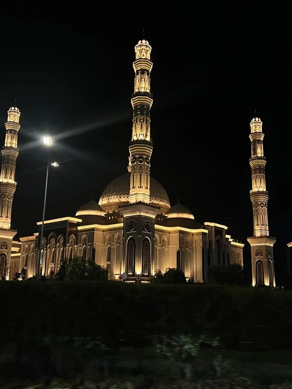 Рядом с посольствами