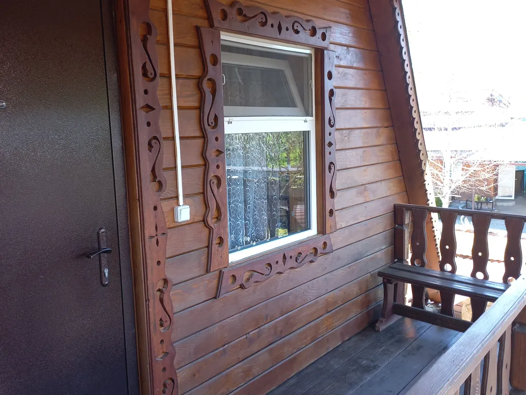 Домик у реки Дах с видом на горы