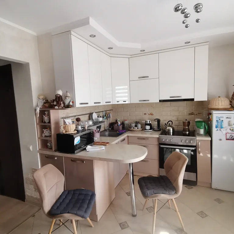 Центр города, уютная квартира в новом доме, лифт, парковочное место.