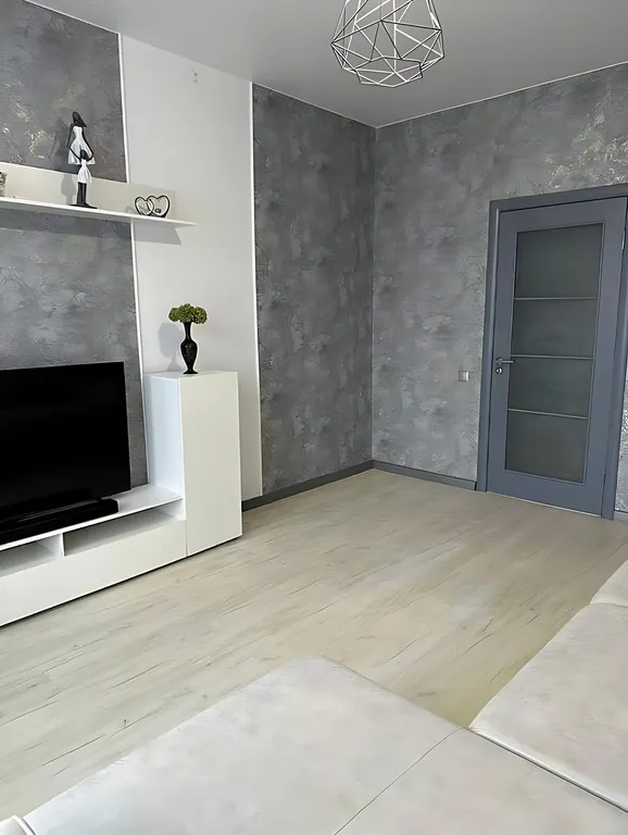 Уютная двухкомнатная квартира в сталинке в центре города