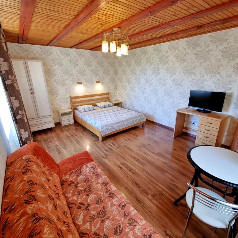 Апартаменты с отдельным двориком