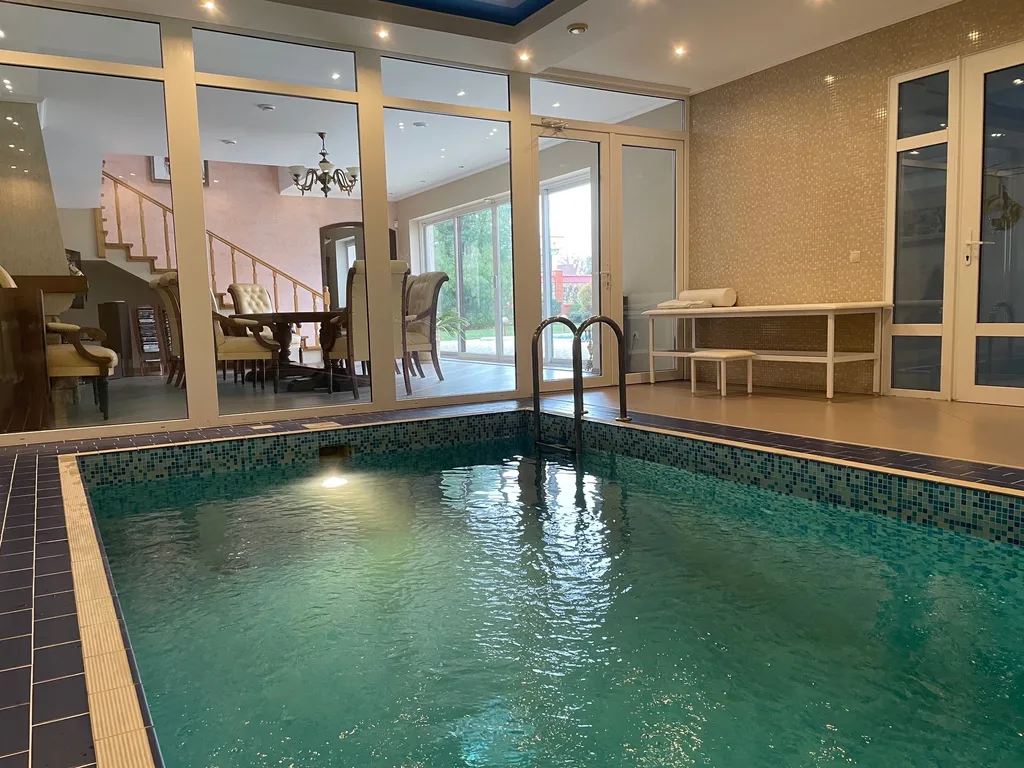 Красивый дом с баней и бассейном