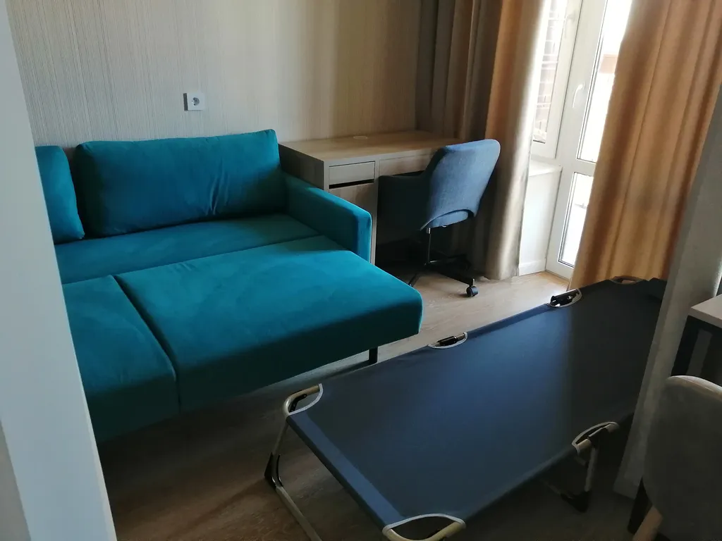 Студия с видом на город