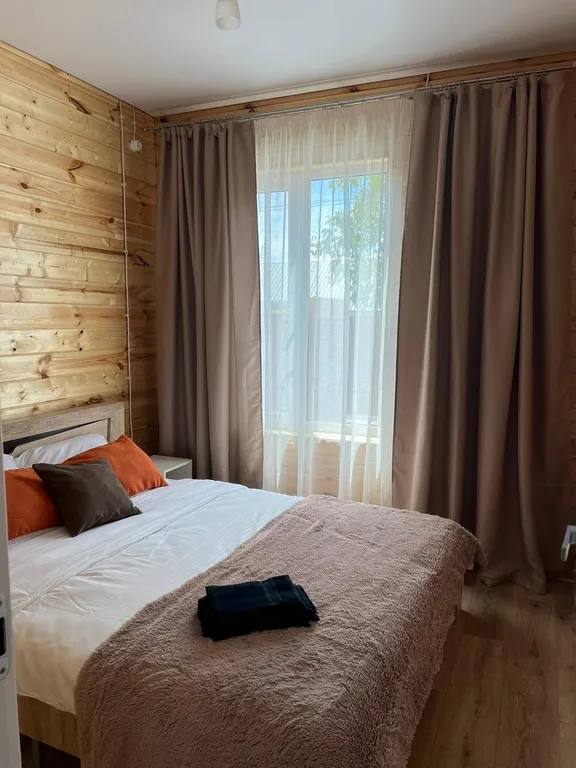 Уютный домик на левом берегу