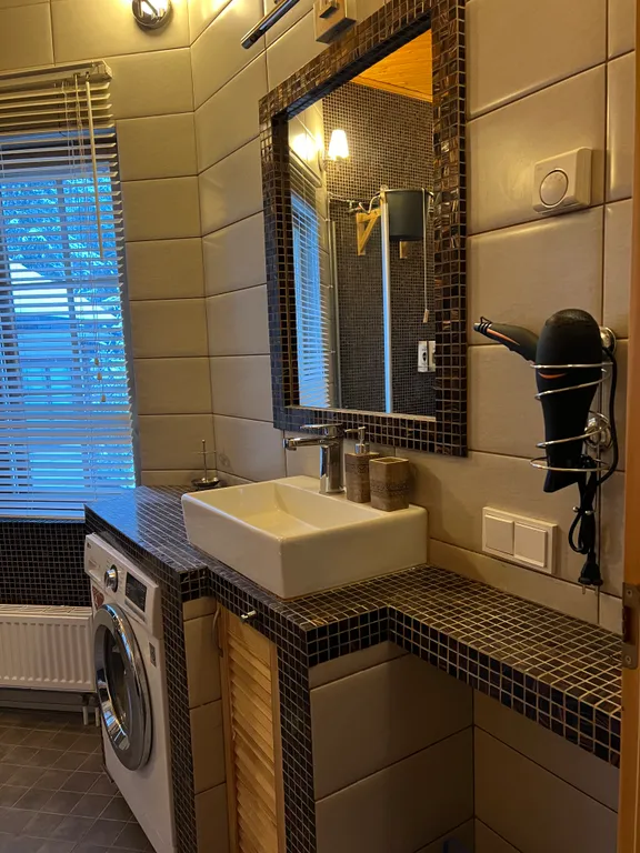 Уютный дом на берегу