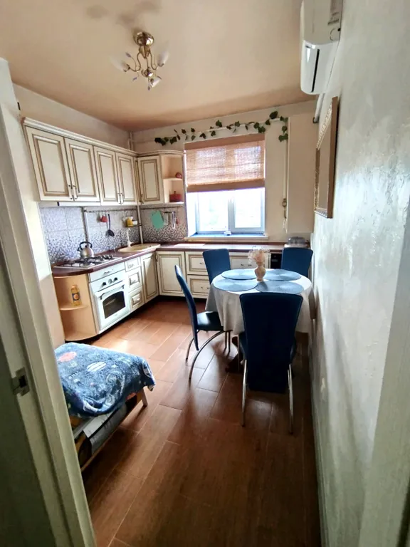 Замечательная квартира в районе 7 горбольницы с видом на горы