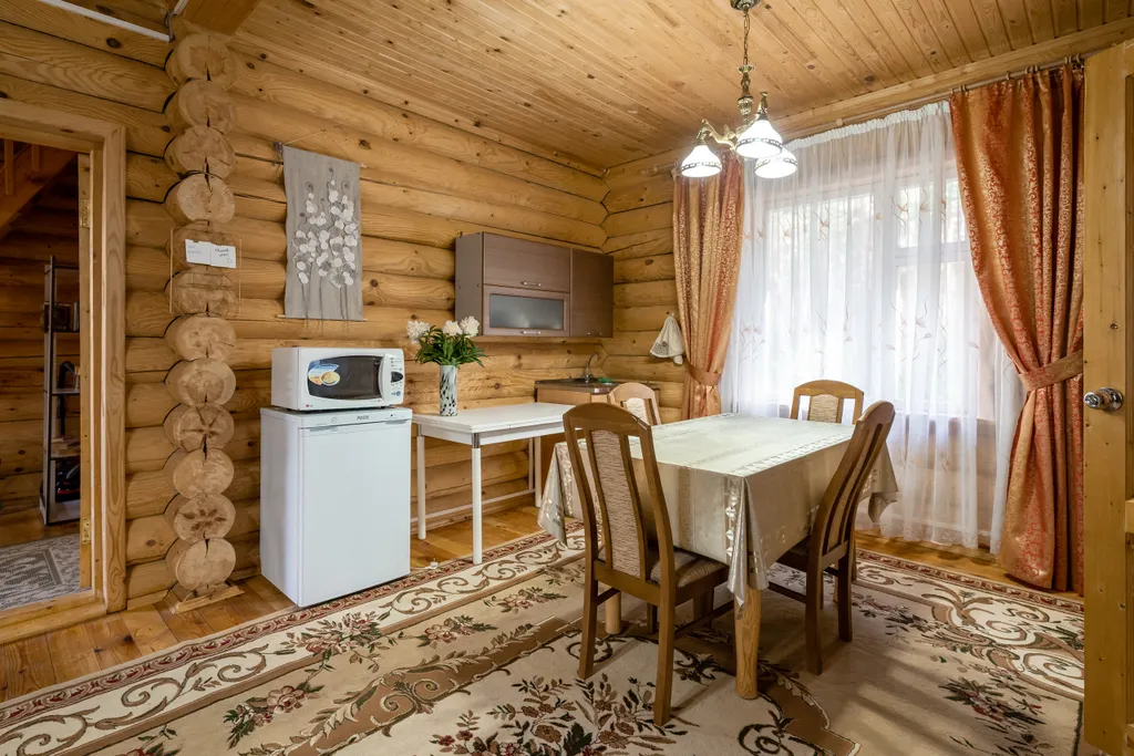 Дом 1 в лесу у реки