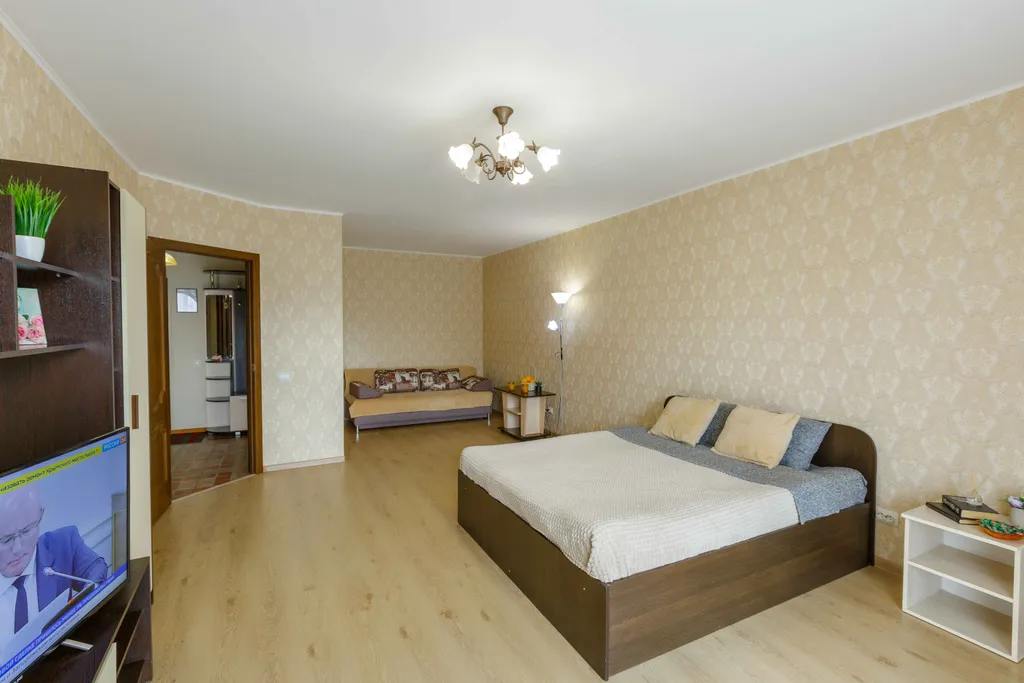 Светлая квартира с панорамными окнами в 10 минутах от парка в центре