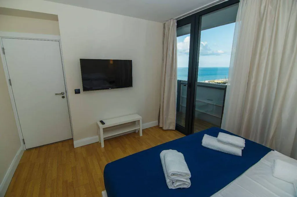 Двухкомнатный апартамент с видом на море в Orbi City